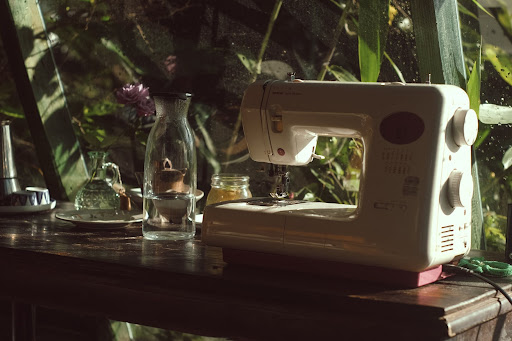 Guide To Select The Right Sewing Machine